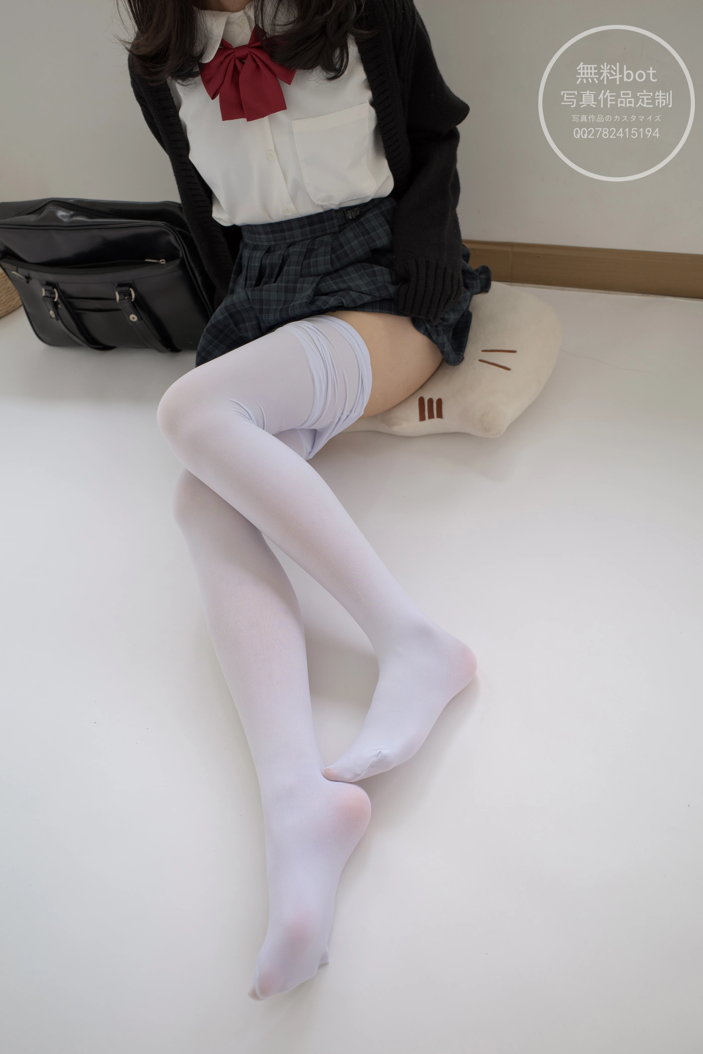 森萝财团 有料002  小香 室内JK白丝少女 [86P]插图1